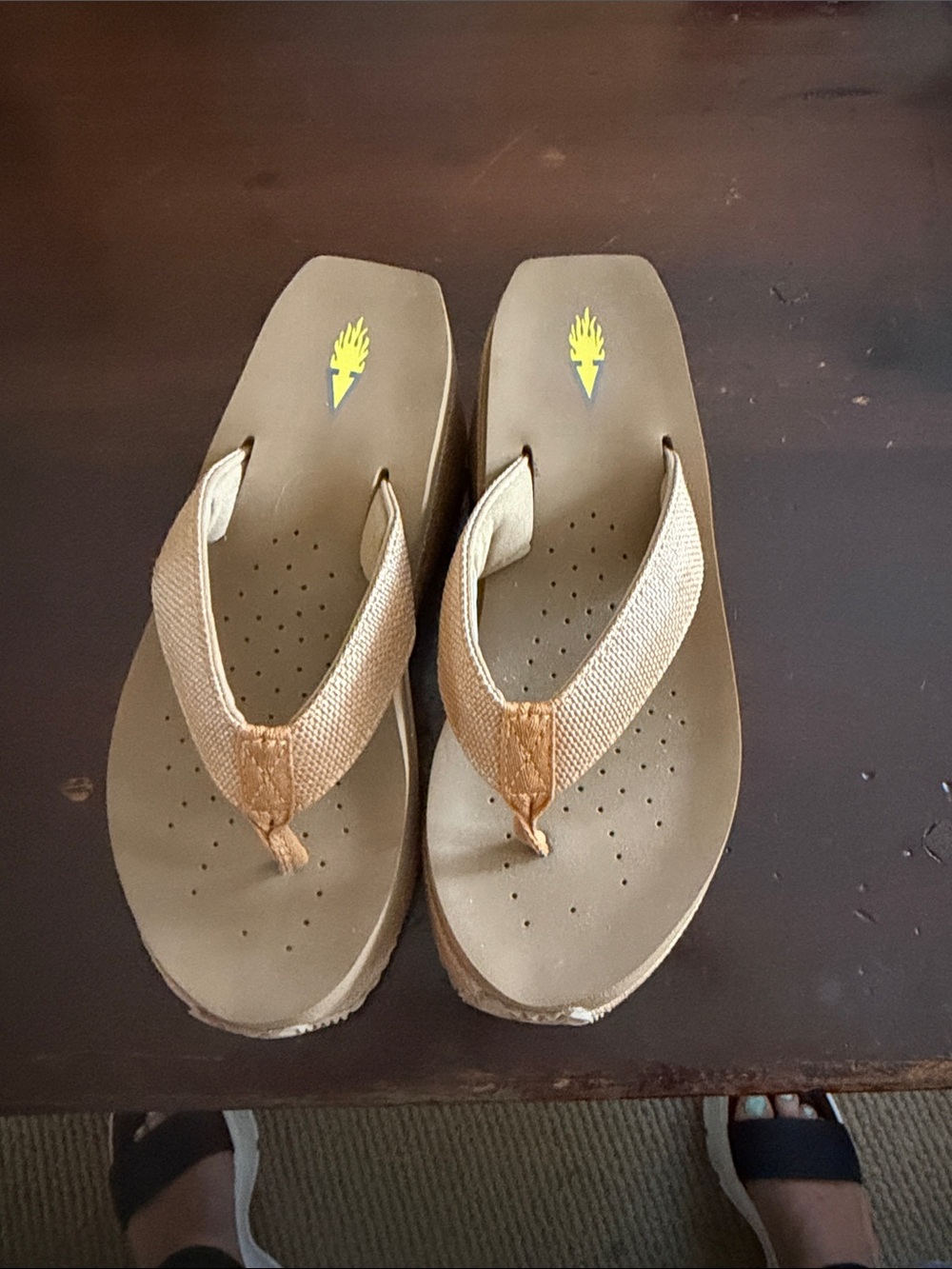 Volatile Tan Wedge Flip-Flop Sandals for Women NEW NEVER WORN - Picture 5 of 7